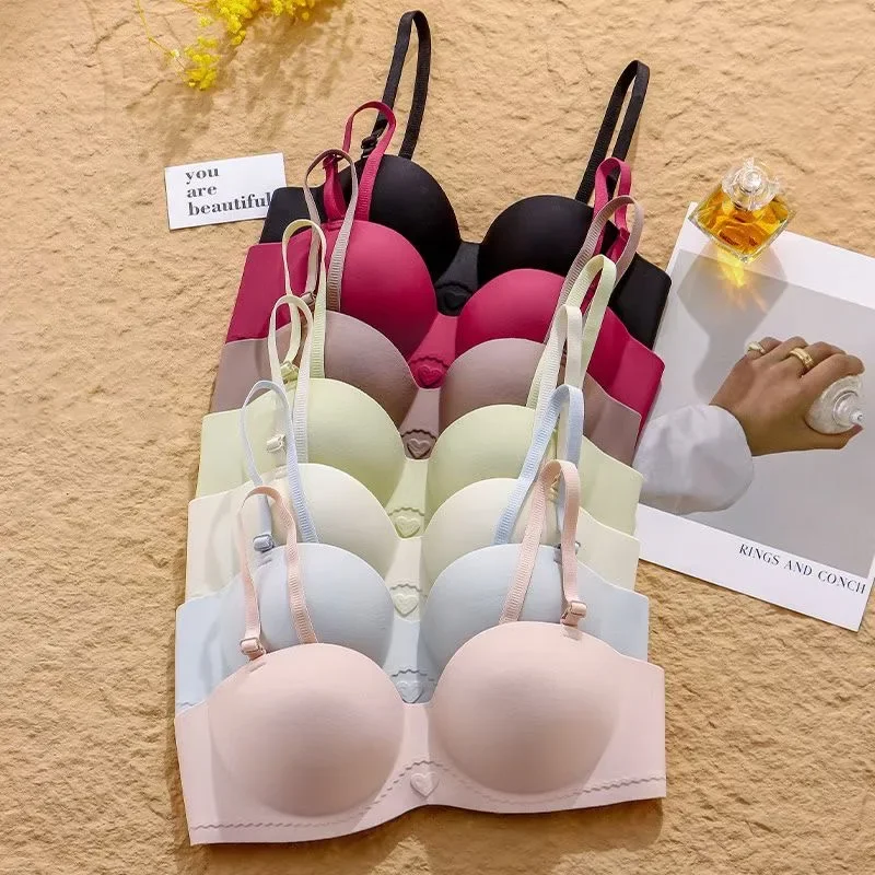 ملابس داخلية جديدة بدون أثر للفتيات ذات ثديين صغيرين تبدو كبيرة وتجمع لمنع ترهل حمالة الصدر للنساء