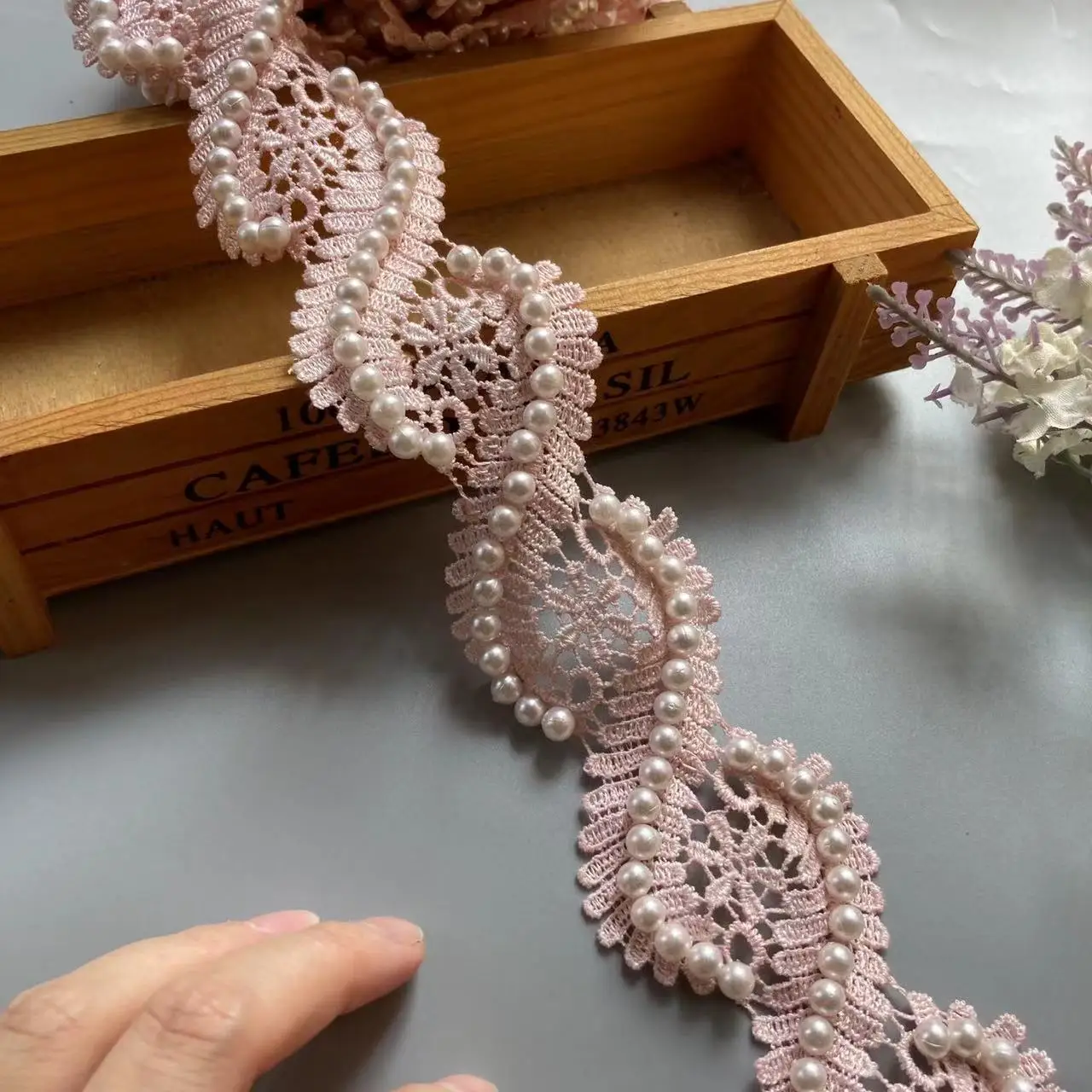 10x الوردي اللؤلؤ 55 مللي متر ثلاثية الأبعاد زهرة زهرية البوليستر الدانتيل تقليم شريط الزفاف فستان الزفاف المنسوجات المنزلية اكسسوارات Diy بها بنفسك الخياطة