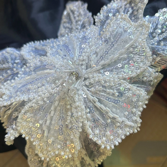 تطريز وردة بالخرز