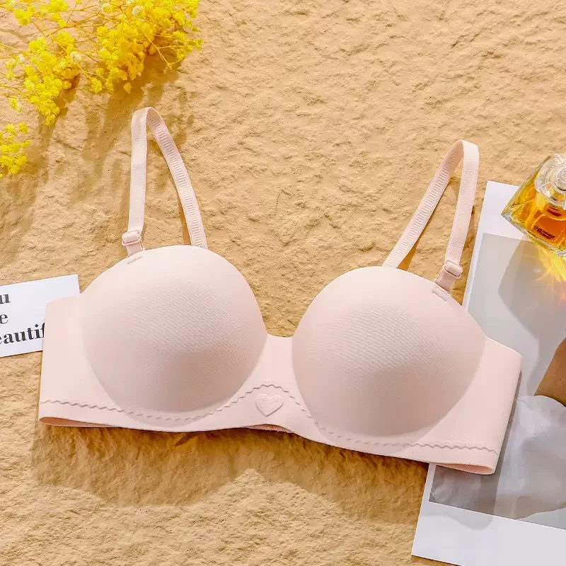 ملابس داخلية جديدة بدون أثر للفتيات ذات ثديين صغيرين تبدو كبيرة وتجمع لمنع ترهل حمالة الصدر للنساء