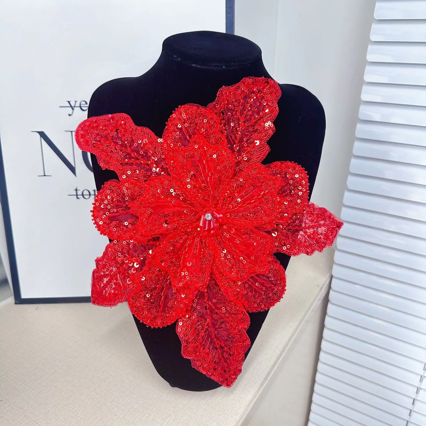 تطريز وردة بالخرز